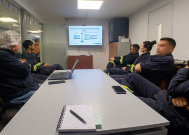 Presentación con perfil técnico en ANCAP sobre protección contra sobretensiones
